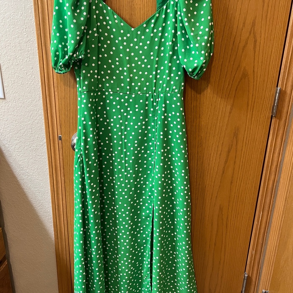 Green Polka Dot Puff-Sleeve Midi Dress with V-Neck Spanish brand